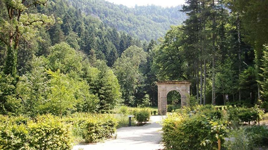Gite Le P'Tit Chasseral Maîche 外观 照片